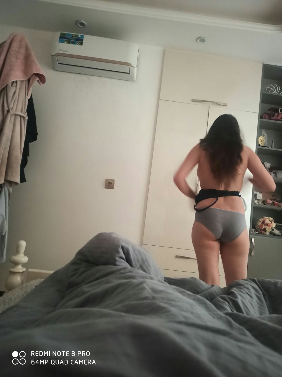 ديوث يتجسس على خواته 