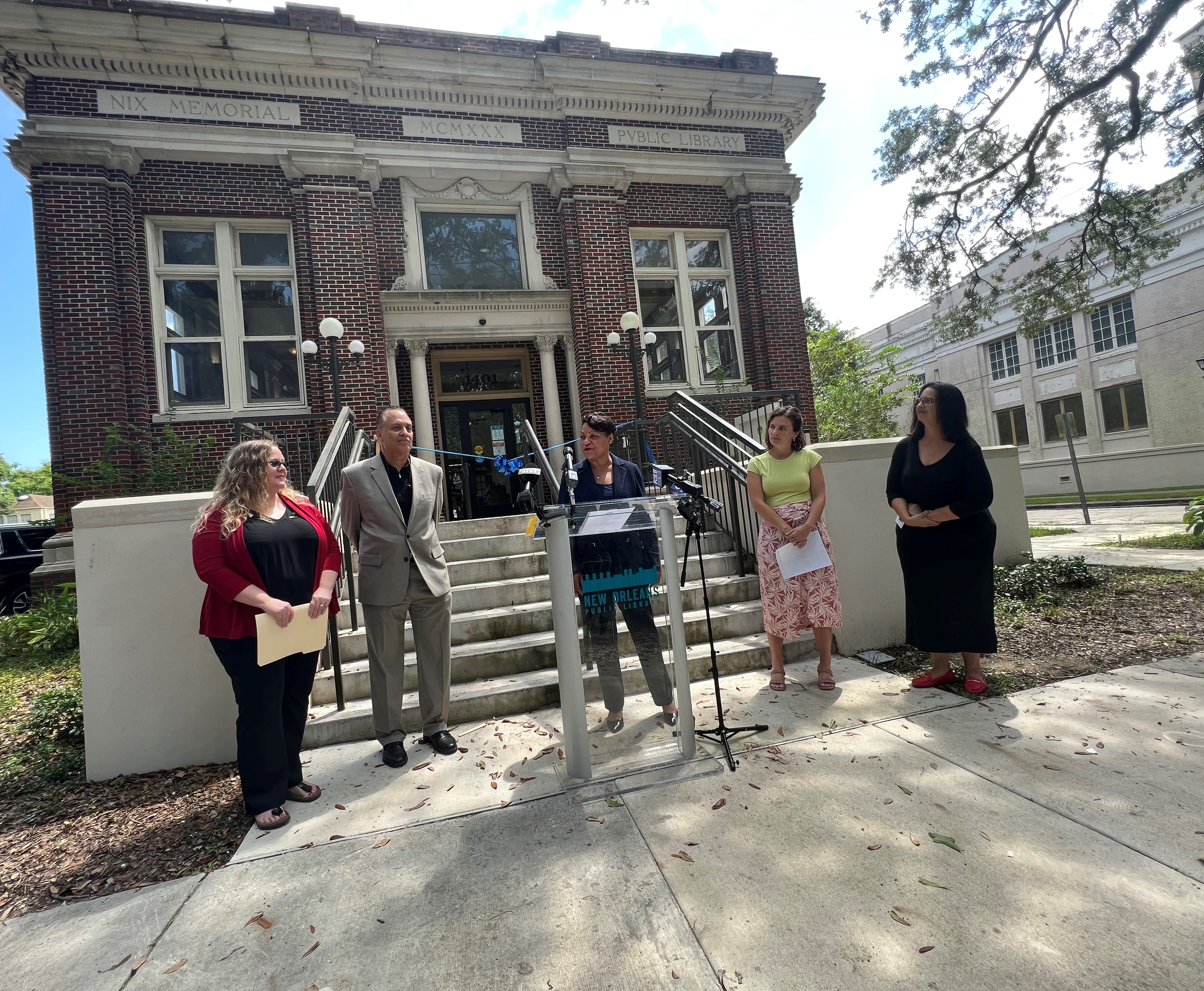 City Librarian and NOPL Executive Director Emily Painton, City of New Orleans Director of Capital Projects Vincent Smith, Mayor Latoya Cantrell, Director of the Office of Youth and Families Emily Wolff, Executive Director of the Friends of NOPL Shannan Cvitanovic celebrate Nix Library's reopening with a ribbon cutting ceremony.