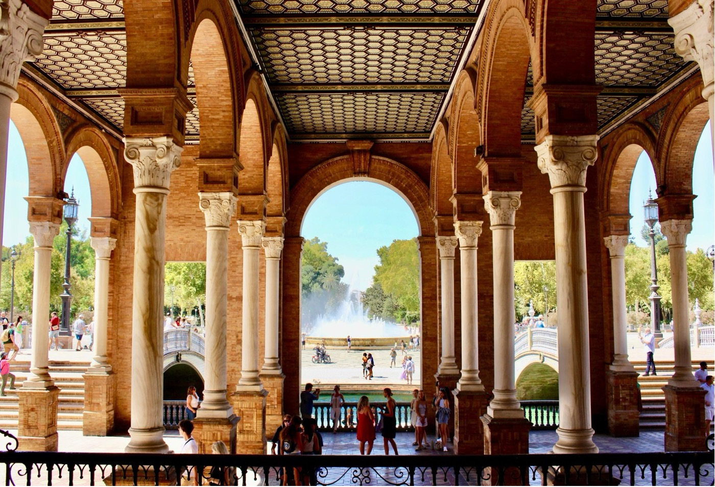 nomadichapter homepage image of the Plaza the Espana building in Sevilla.