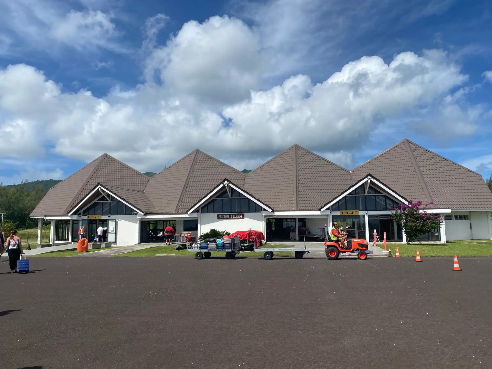 Huahine airport