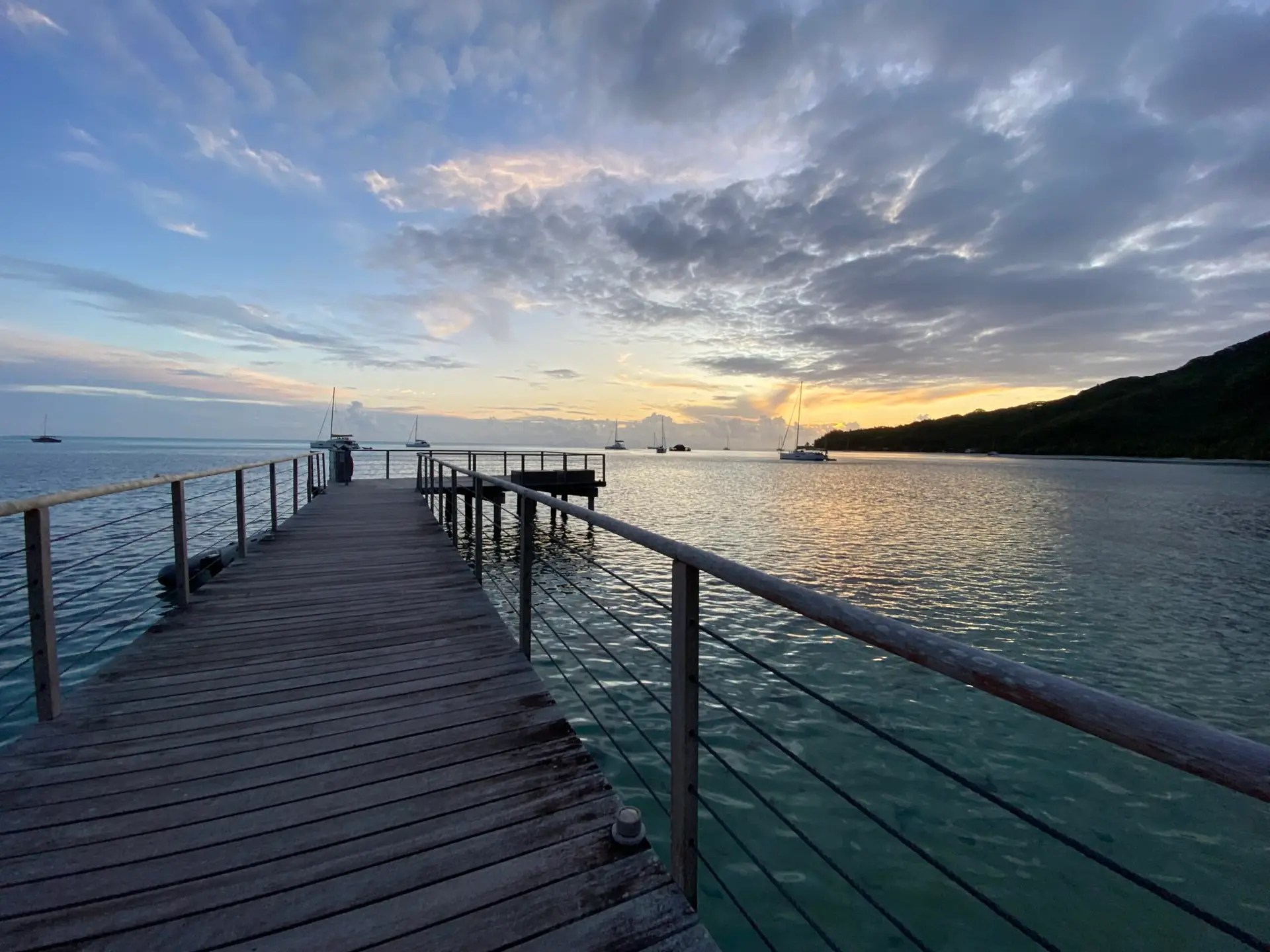 Le Mahana sunset, Huahine