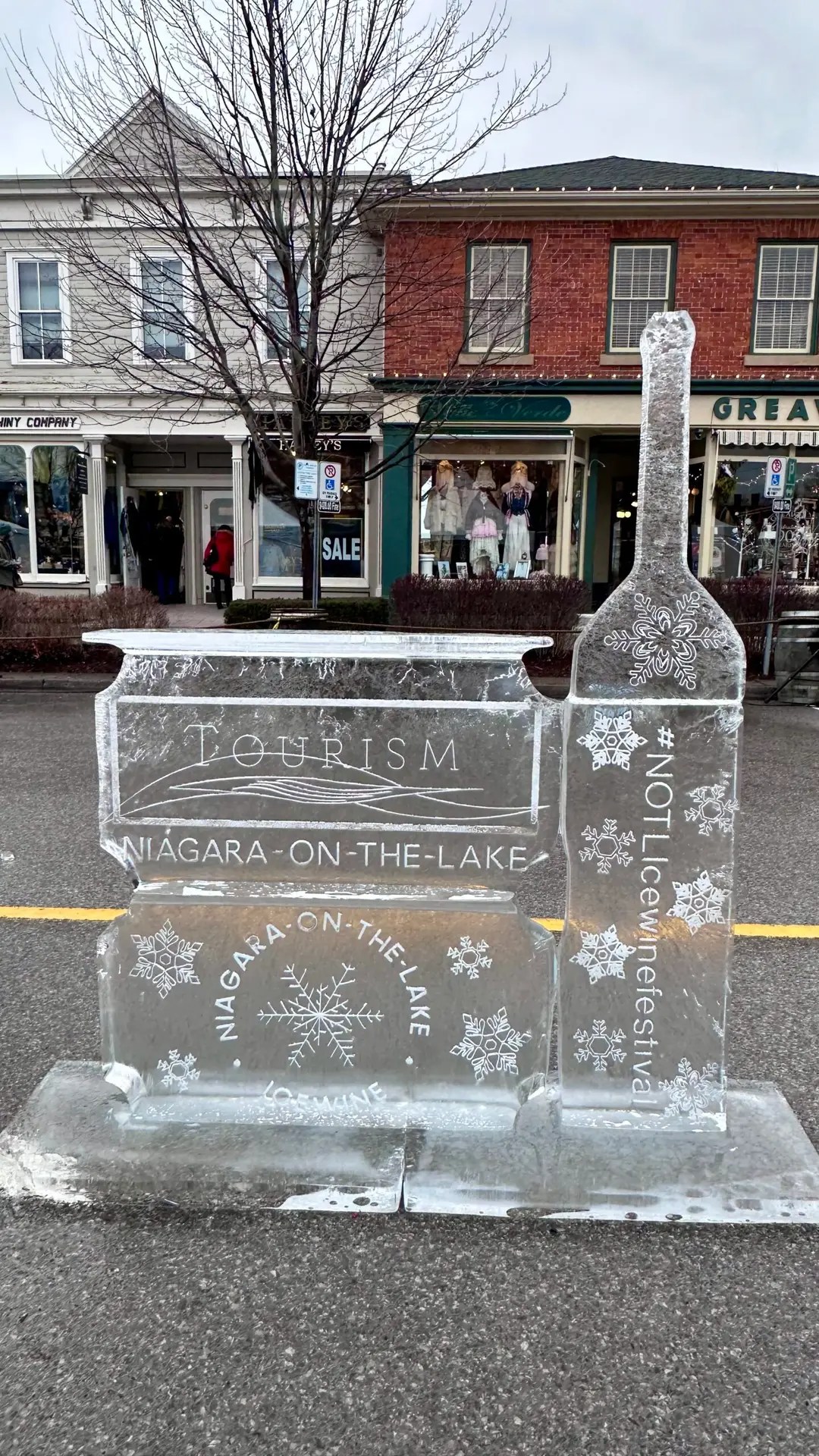 I just love the ice sculptures!