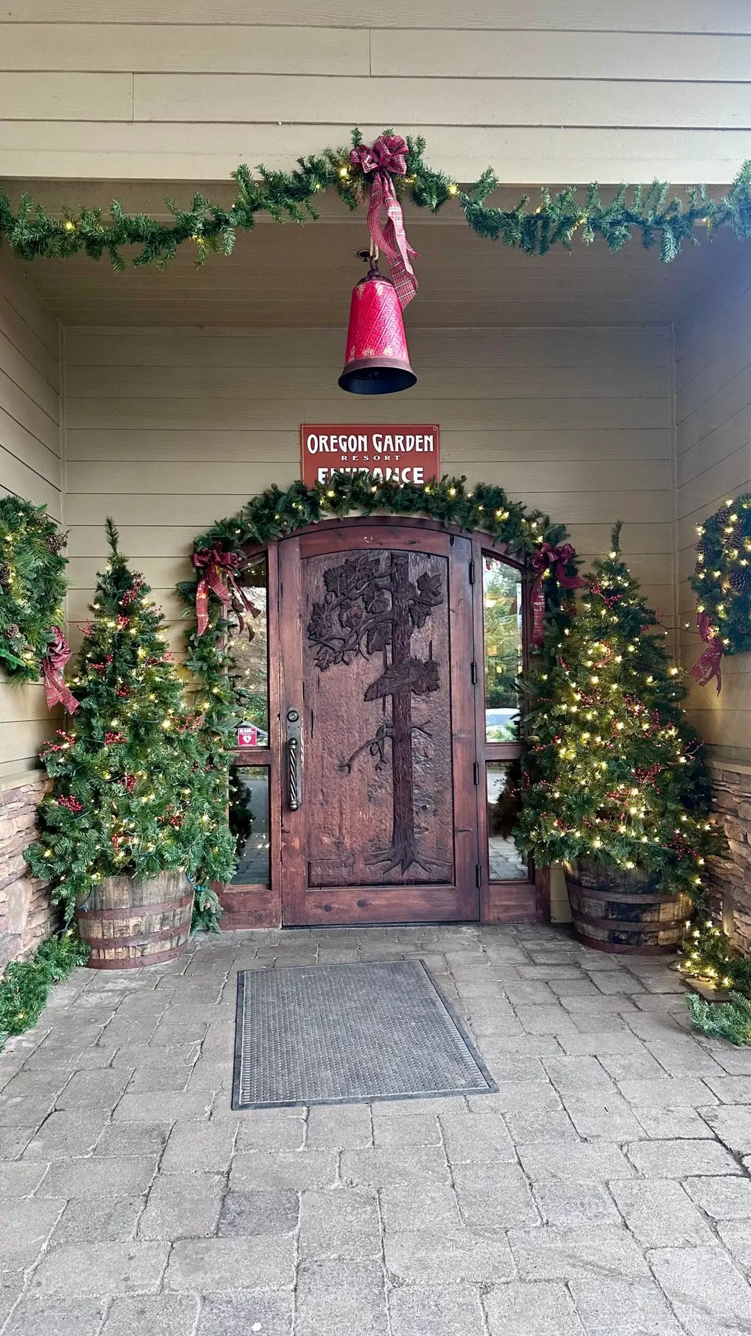 The entrance to the hotel