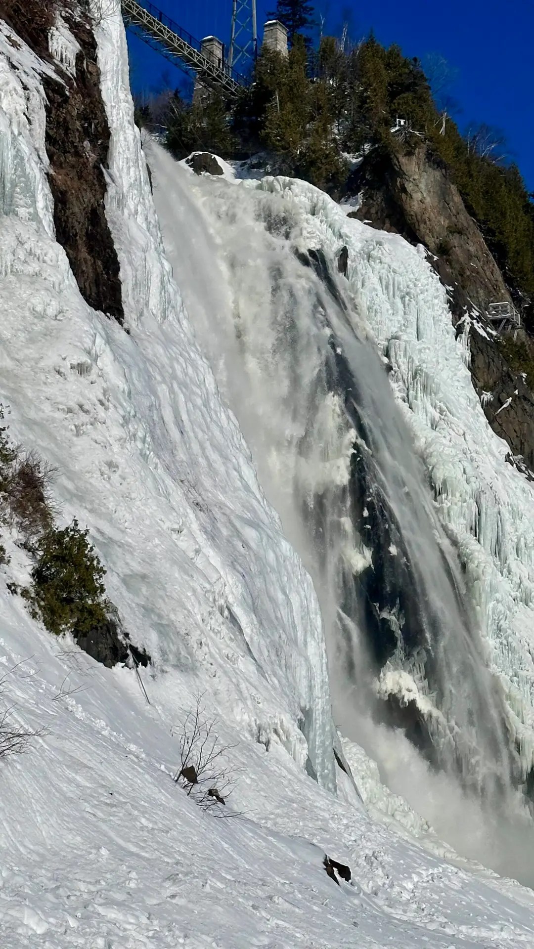 To the right, you can climb here during the summer