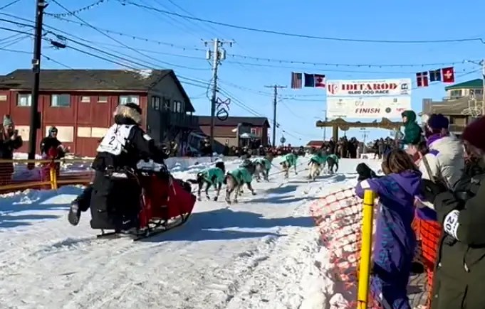 Anna Berington about to hit the finish line