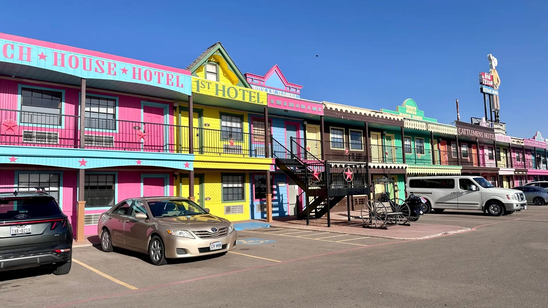 The Big Texan has a super cute little hotel, too! I almost stayed here, but the reviews said it’s pretty loud at night 😏. I took a Holiday Inn instead.