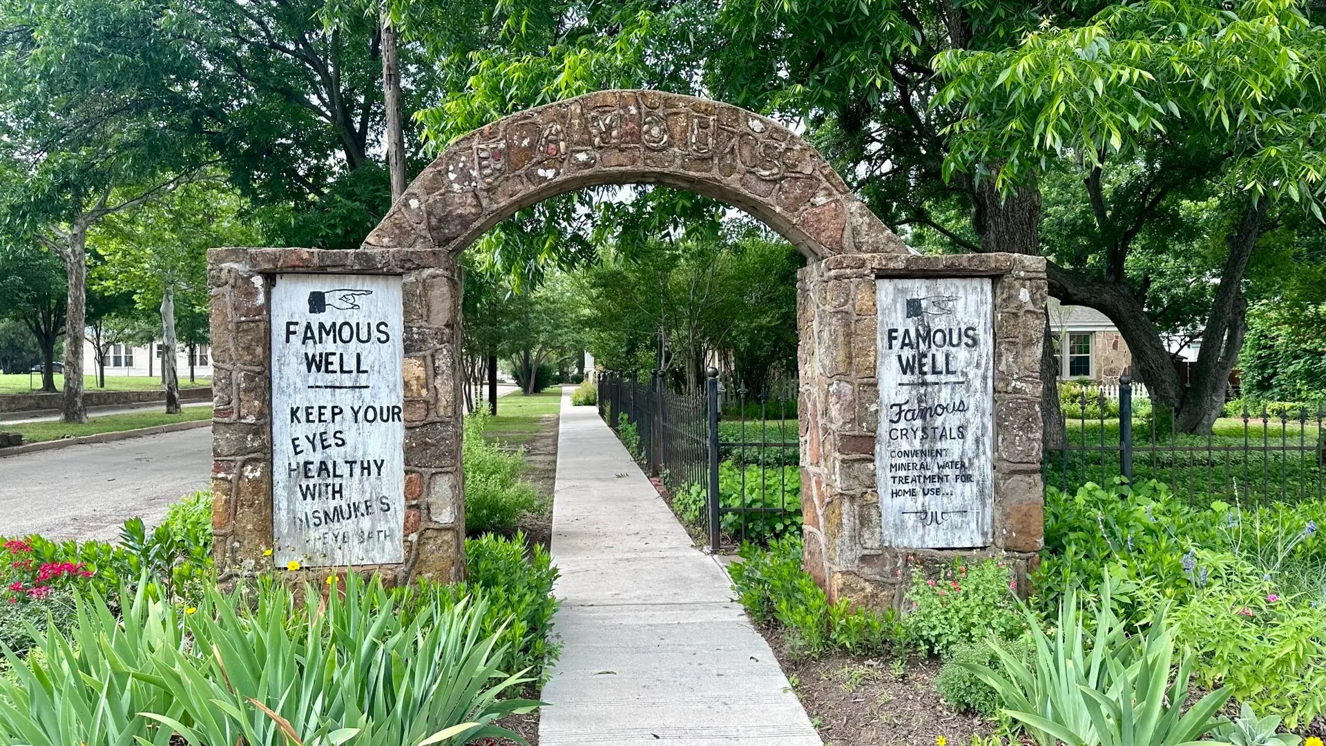 This way to the Famous Well!