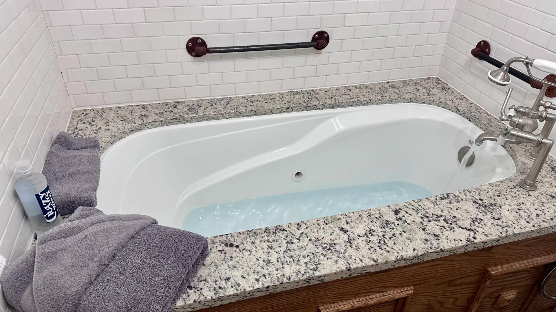 A 20 minute soak in the mineral water with a micro bubble bath completely and unexpectedly took away my knee pain!!!