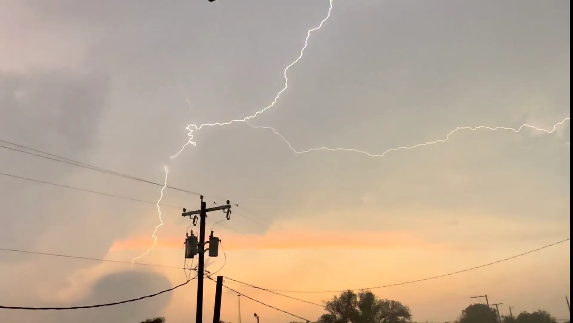 Lightening in the sunset, how pretty!