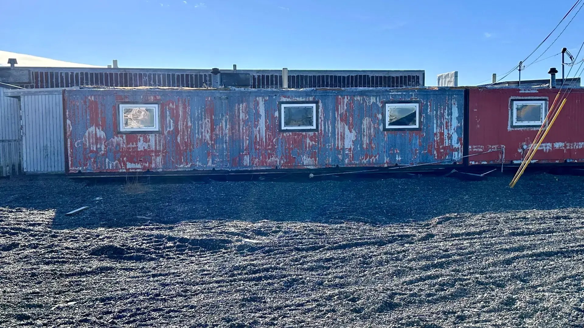 The old hotel…Whaler’s Inn. There’s a restaurant here, too.