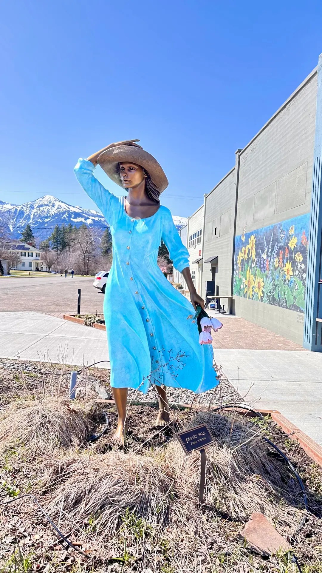 "Garden Walk" statue