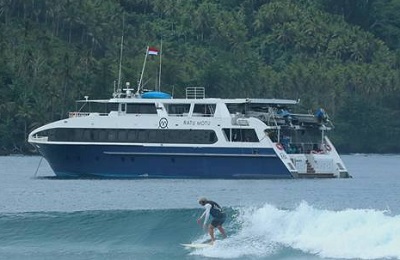 Surf Charter Boat To The Best Surf Spots Nomadsurfers Com