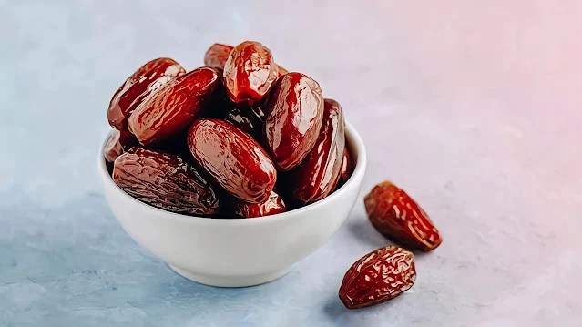 Benefit of dates and related Hadith