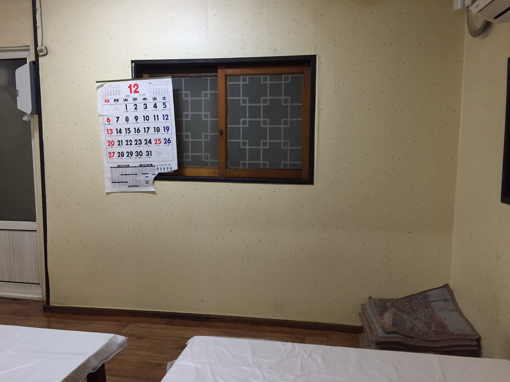 Less-than-unassuming interior of Buil shikdang