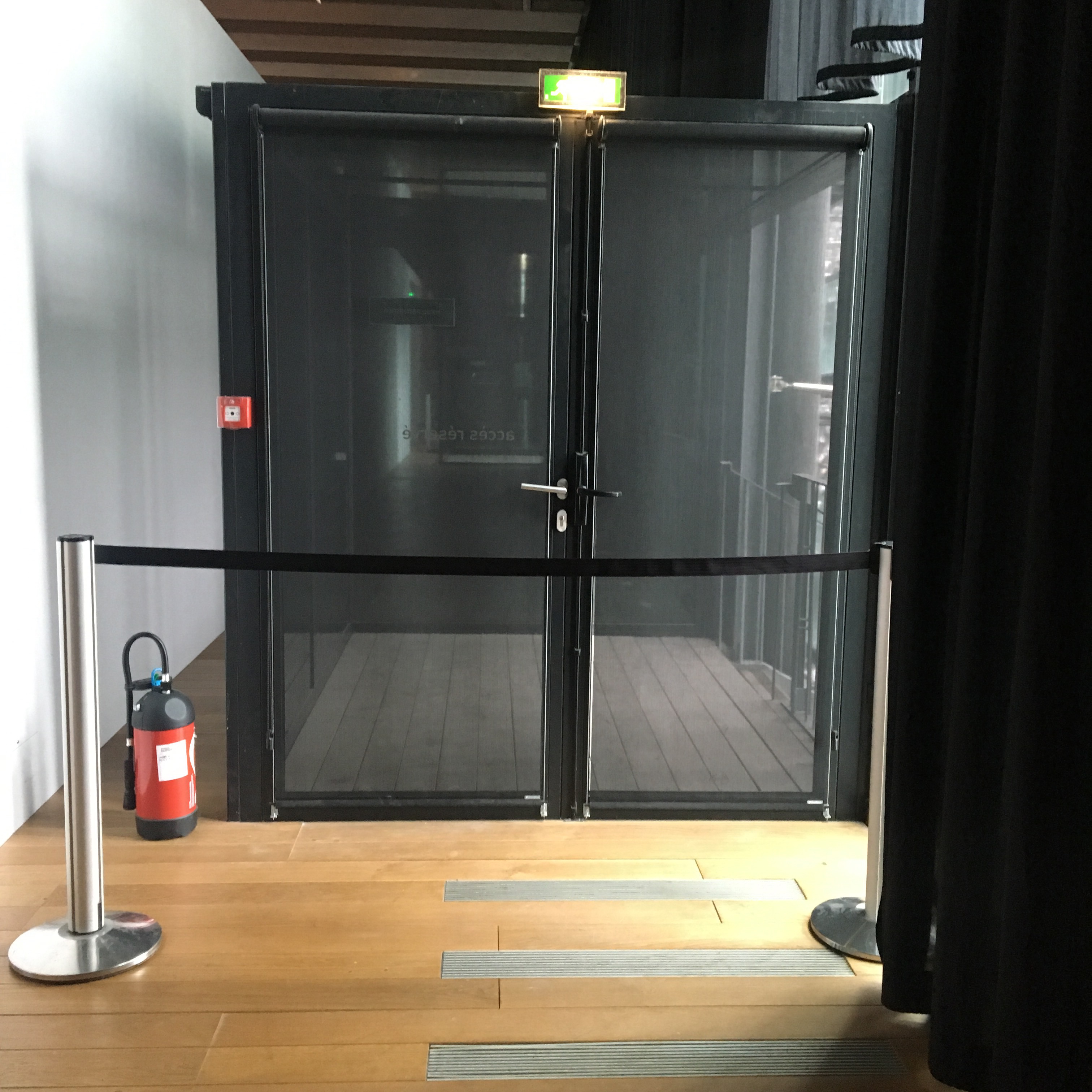 Countless and abrupt corners which are dead ends