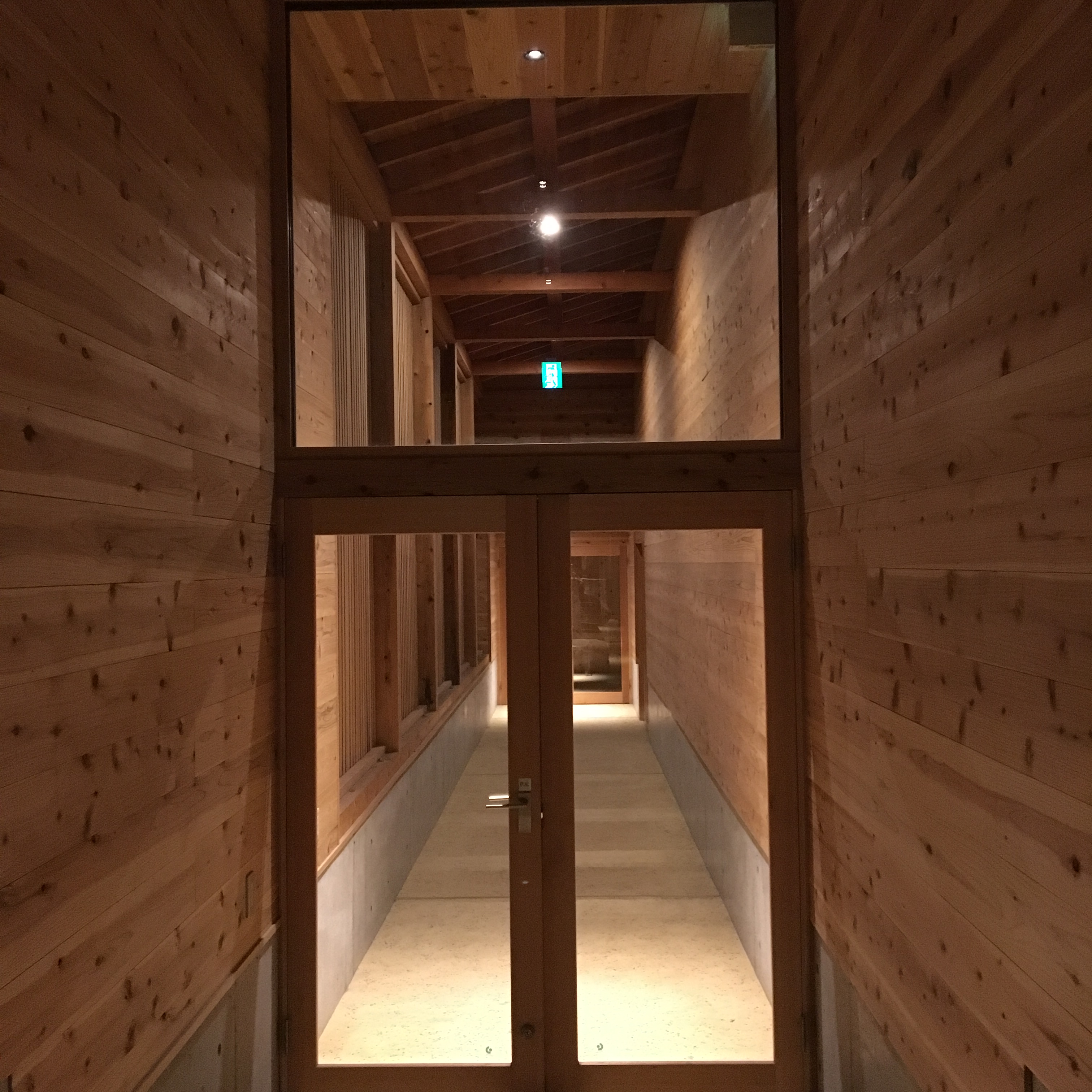 Corridor into annex onsen