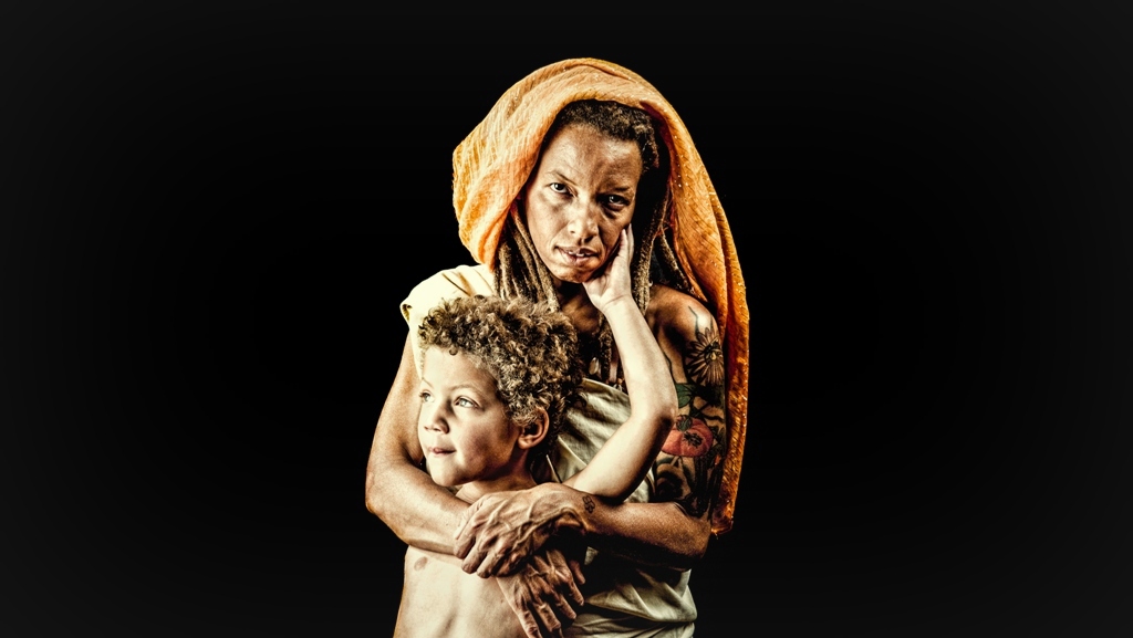 Kritikan ws rendra yang tajam untuk taman mini indonesia indah (tmii) melalui sajak berjudul ibunda, sempat menuai kontroversi di era orba. Ibunda Engkau Adalah Bumi Puisi Ws Rendra Puisi Normantis