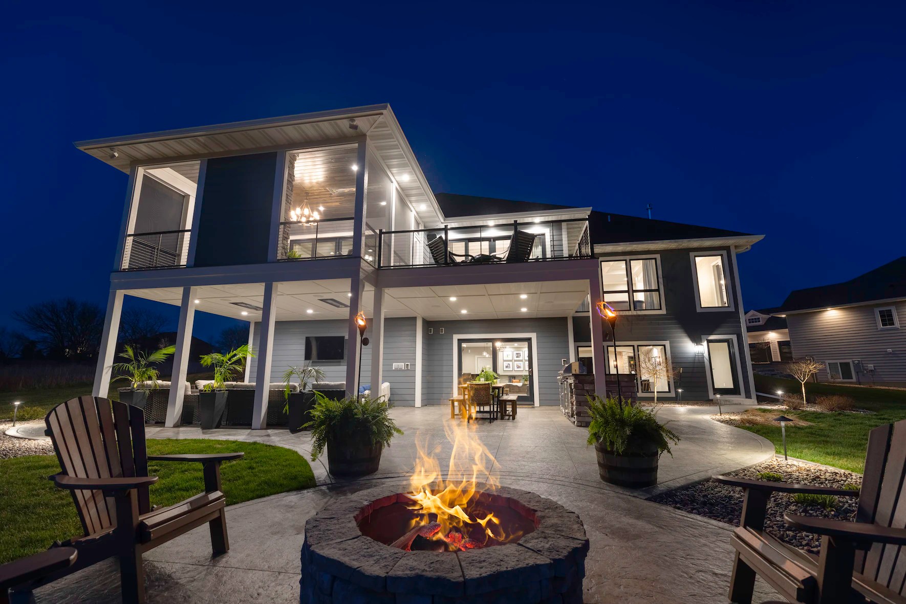 outdoor firepit, custom home builder