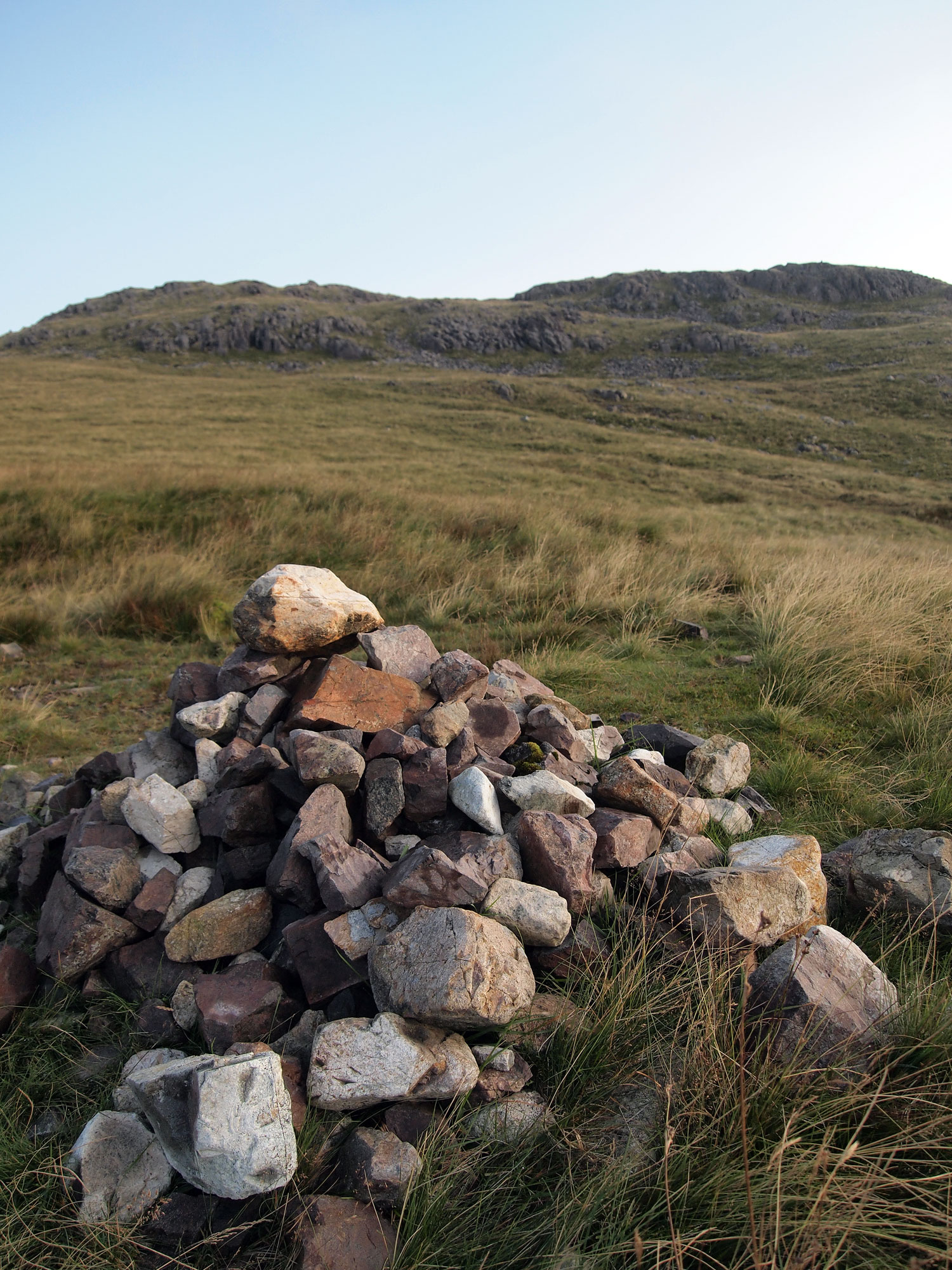 Path cairn to Crinke Crags