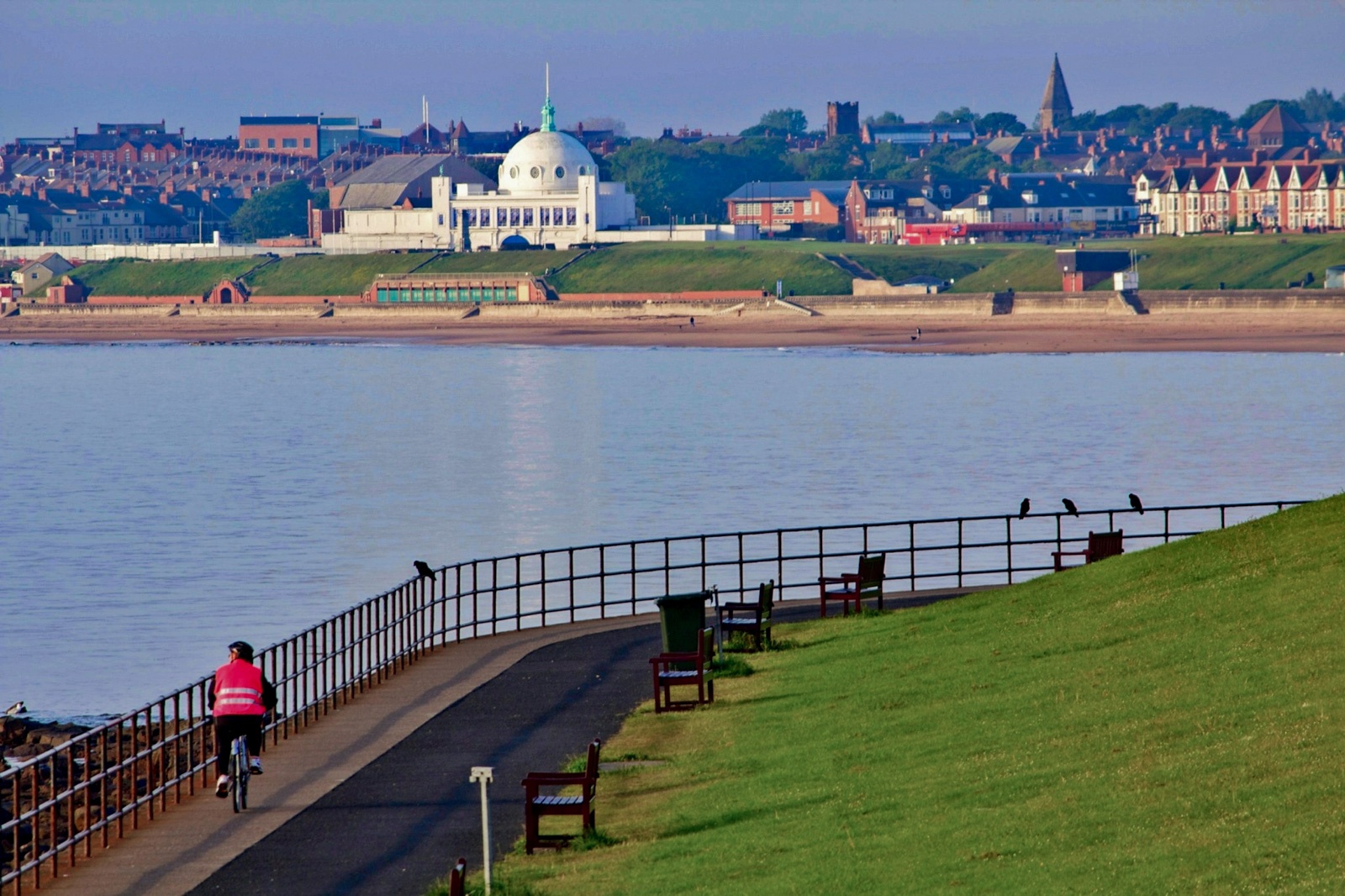 Whitley Bay Sea Front at high tideå