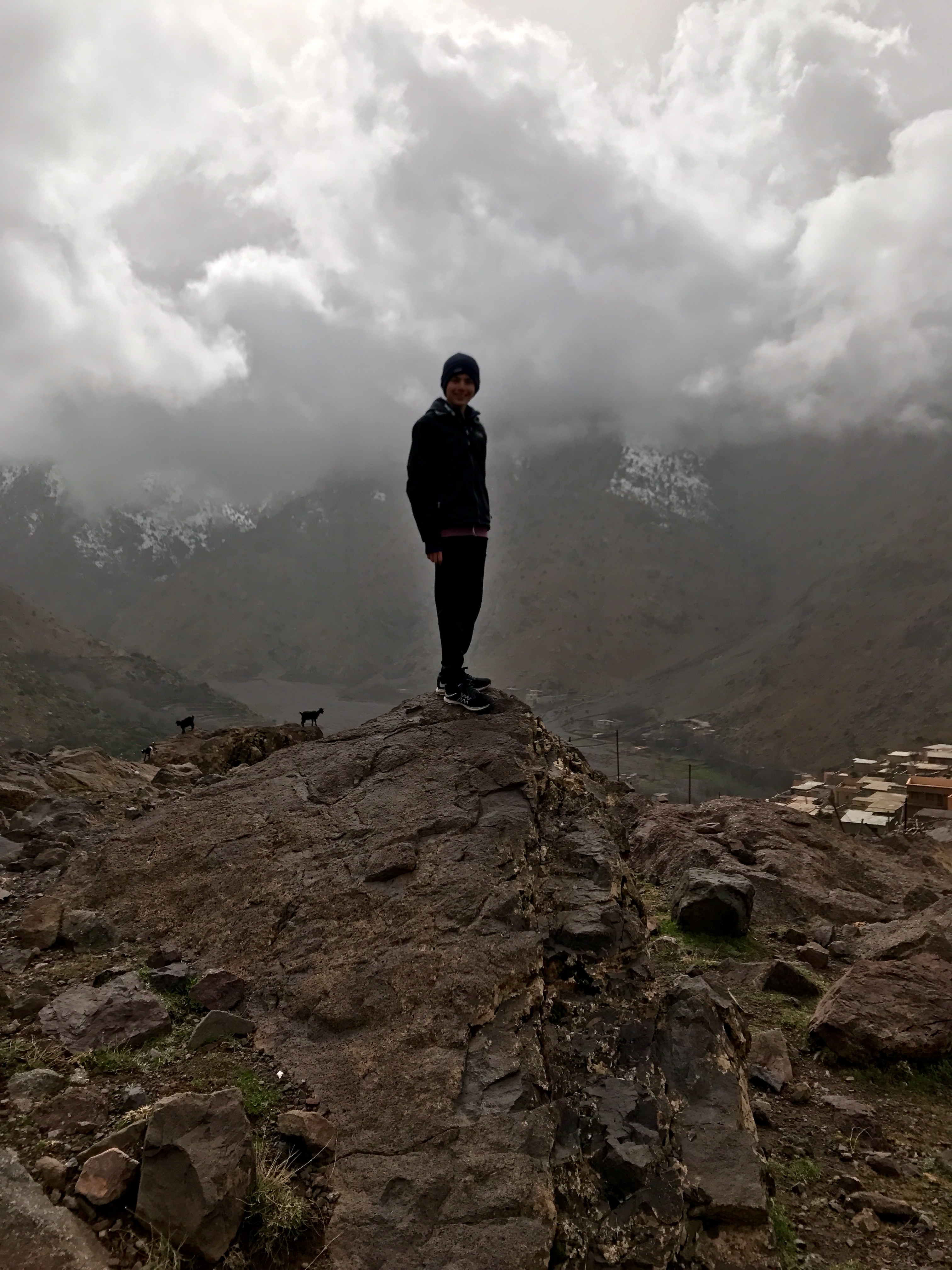 Elliot against the world