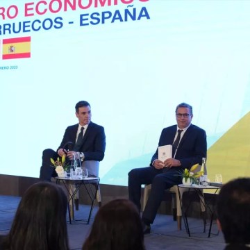 El primer ministro de Marruecos ha agradecido a Sánchez su posición sobre el Sáhara: «Las relaciones bilaterales han entrado en una nueva fase gracias al apoyo de su Gobierno al plan de autonomía» | Público