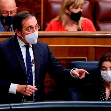 Albares intenta desvincular a España de su responsabilidad con el Sáhara | Público