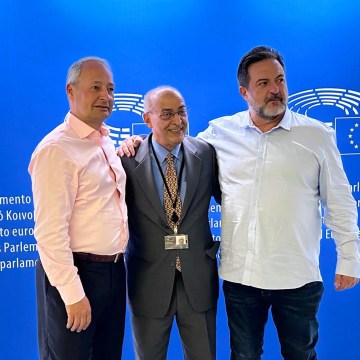 Manu Pineda, Eurodiputado de IU, recibe al nuevo Delegado saharaui en Europa | Sahara Press Service