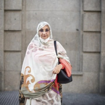Enrique Santiago y la diputada saharaui Tesh Sidi exigen explicaciones al Gobierno por la retirada del permiso de residencia a la saharaui Aminetu Haidar