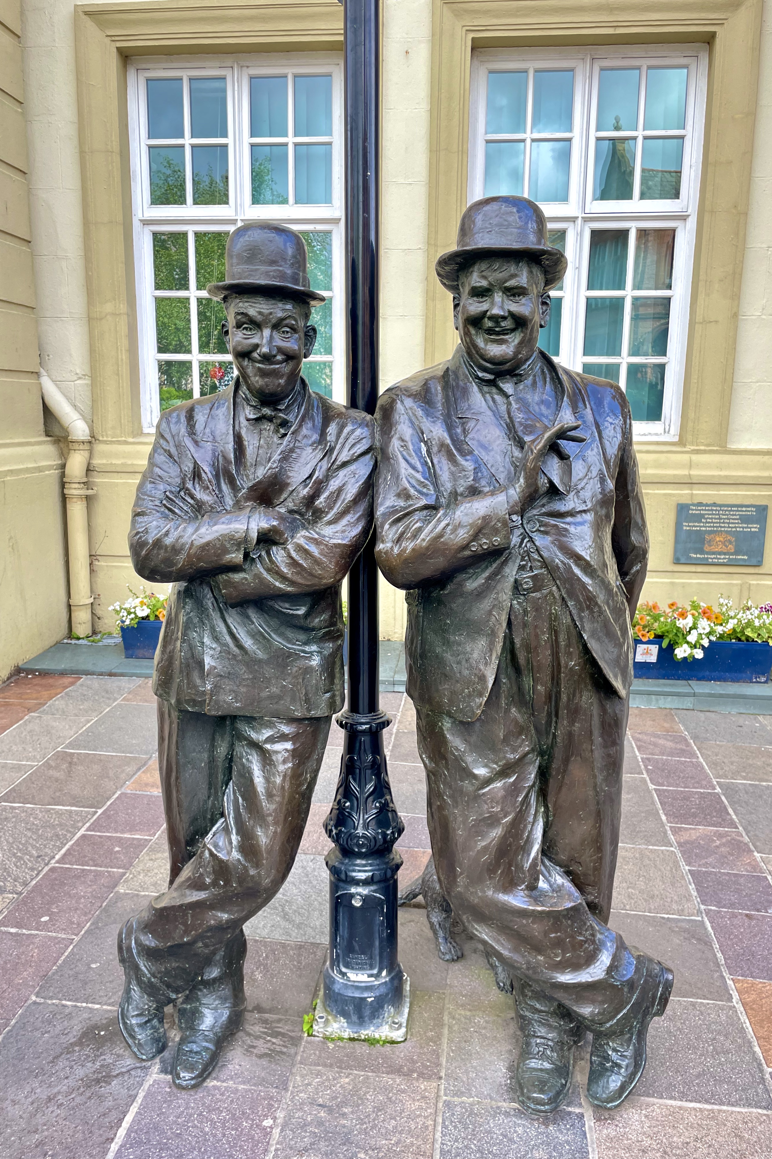 Laurel and Hardy statue, Ulverston, Cumbira, England
