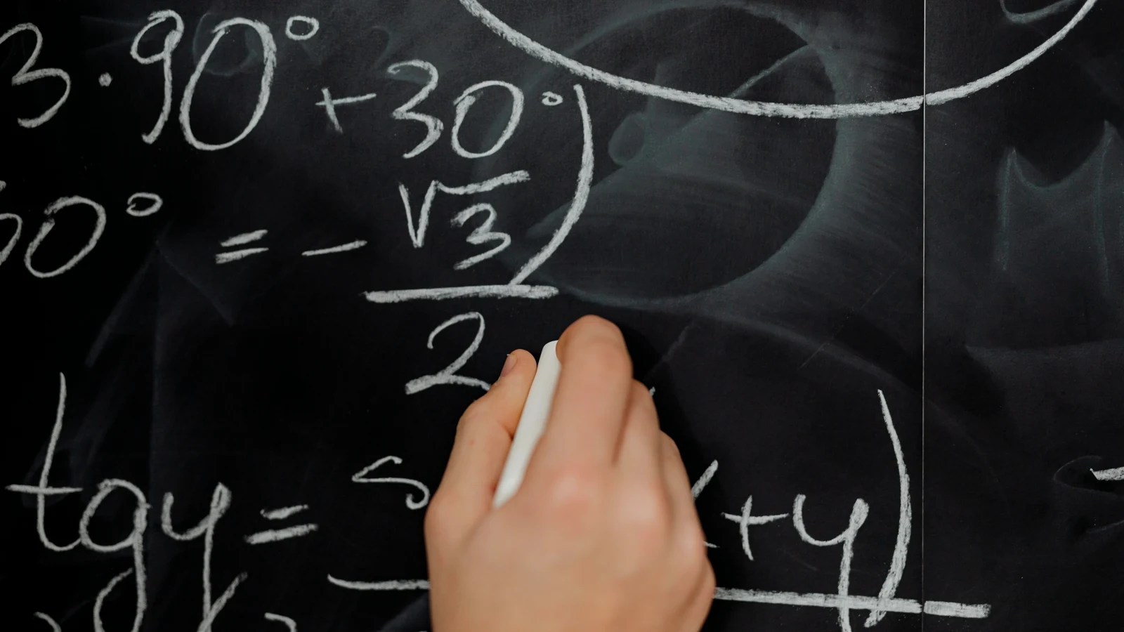 Aprendizado por imitação faz provador de teoremas resolver 46% mais problemas