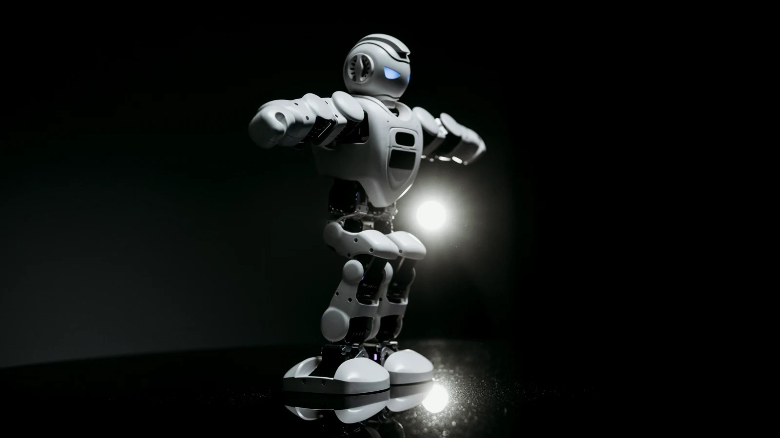 Modelos de vídeo para robôs parecem corretos, mas erram a cena — novo benchmark revela o problema