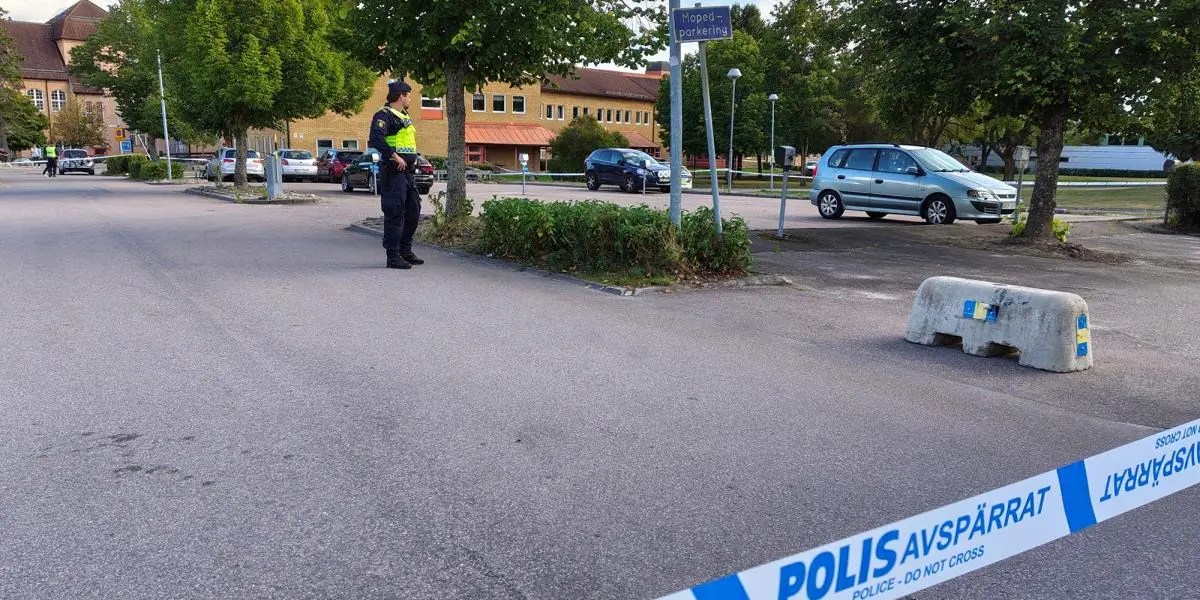 Joven de 17 años muere tras ataque con espada en instituto de Suecia