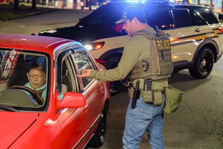 ICE Pone en Pausa Paradas a Vehículos en Houston