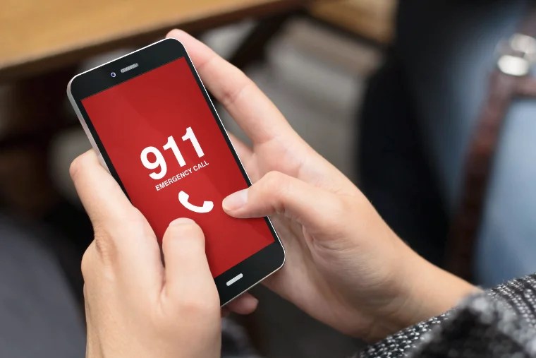 Llamó al 911 Para Denunciar Disparos y Terminó Arrestado por ICE