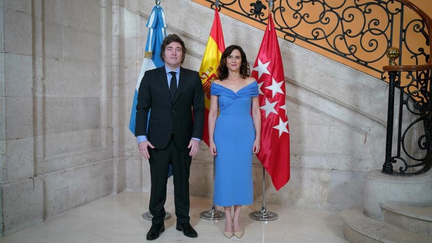 Isabel Díaz Ayuso concede la Medalla de la Comunidad de Madrid a Javier Milei, presidente de Argentina (Foto: CAM)