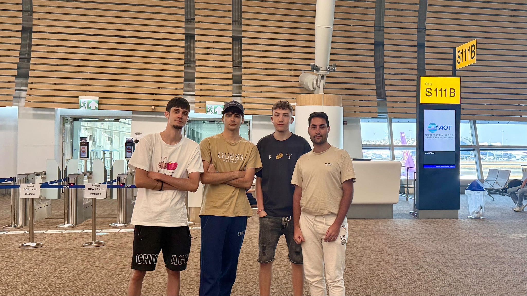 jóvenes pinteños en Tailandia