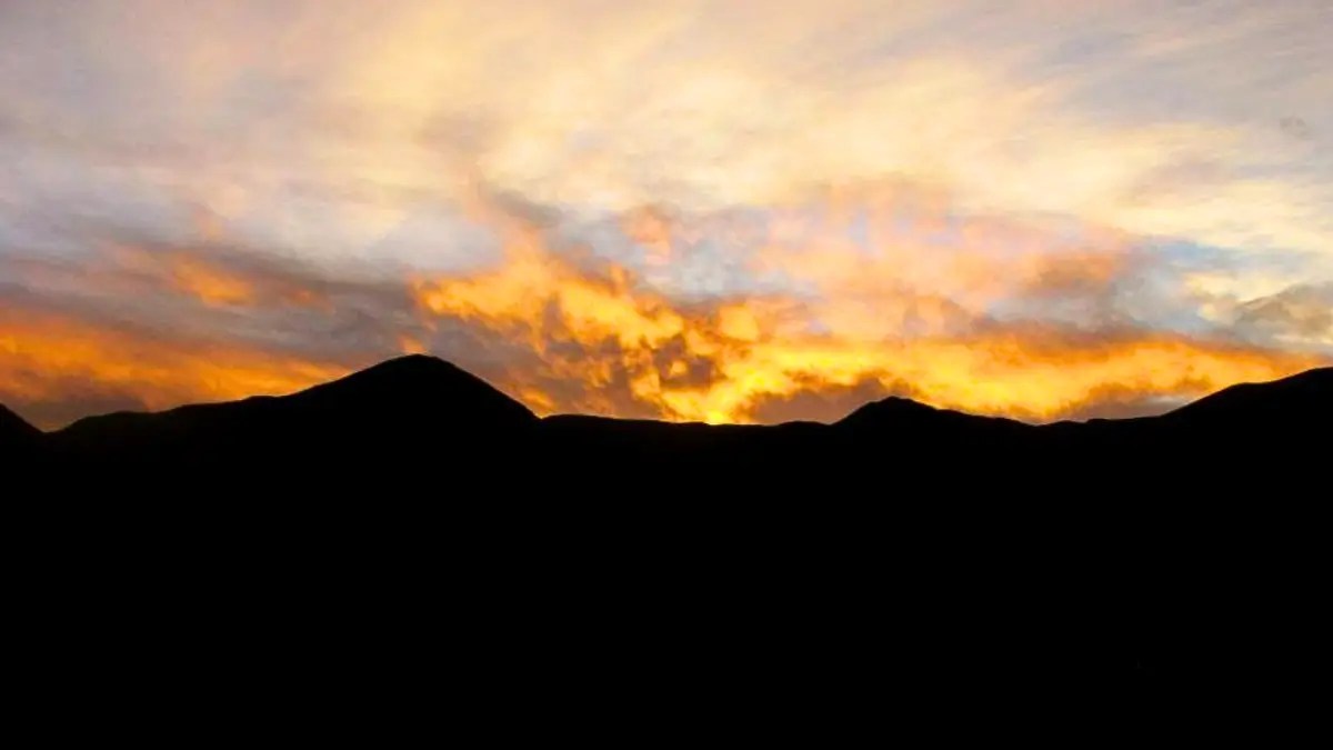 Atardecer en las montañas de Iruya. (Foto: Pablo Harvey).