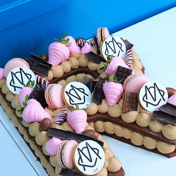 1 Number/Letter cake Logo