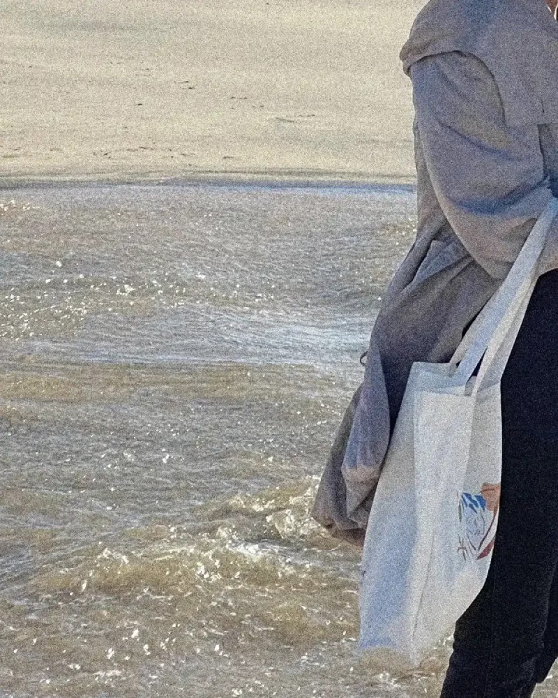 lifestyle tote bag