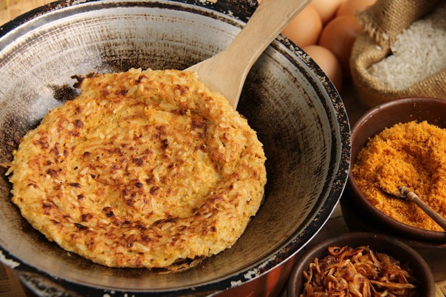 Makanan khas jakarta yang wajib dicoba · 1. 'Kerak Telor' Recipe: An Indo Street-Food Twist on an