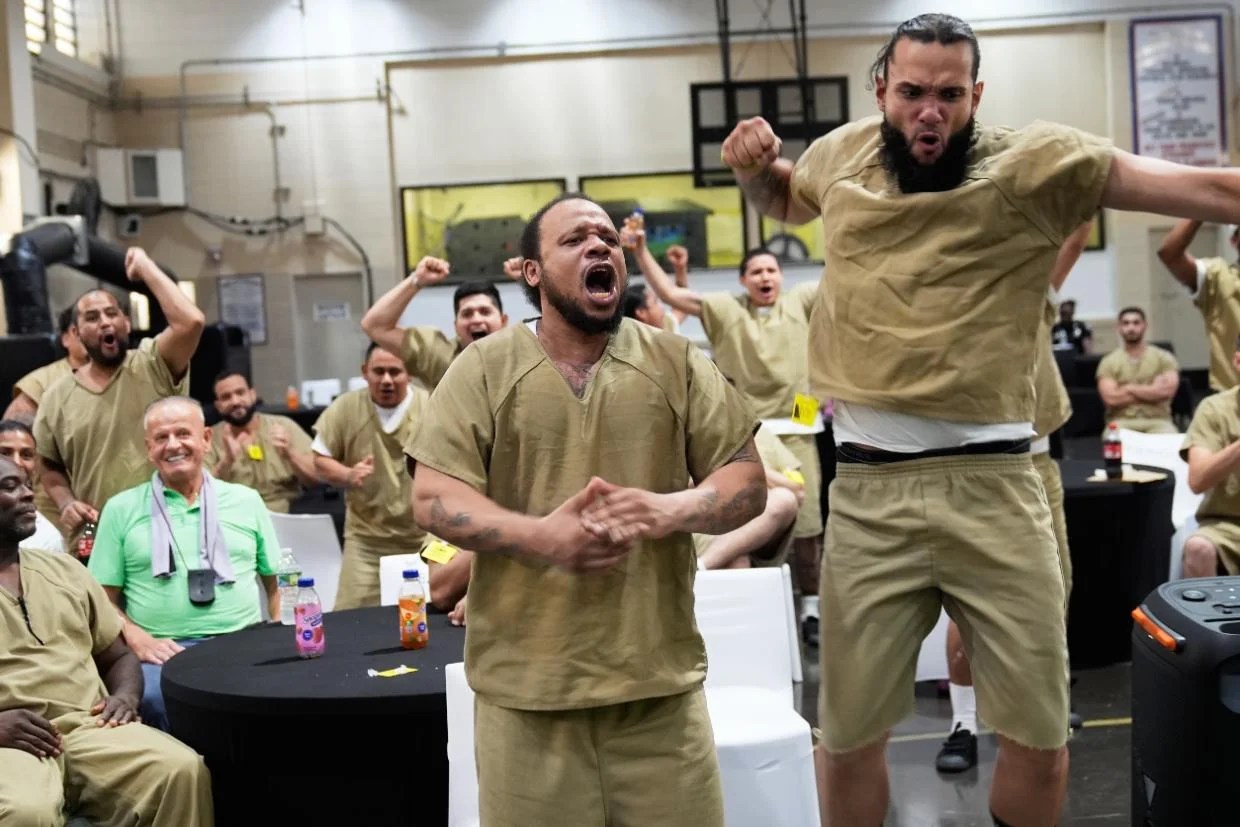Argentina vs England: New York Mayor watches World Cup match with prisoners, footage