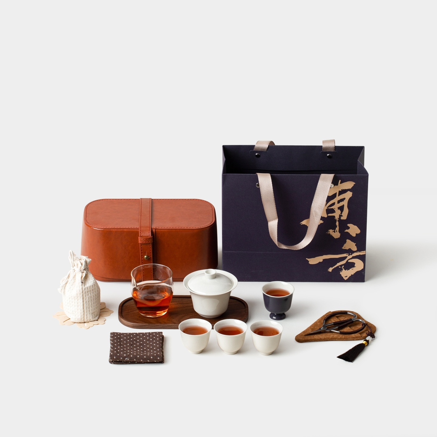 木人 面取皆具 染付充繪草花文 共箱 茶道具 草木知春－ 文創旅行茶具套裝- 南山居