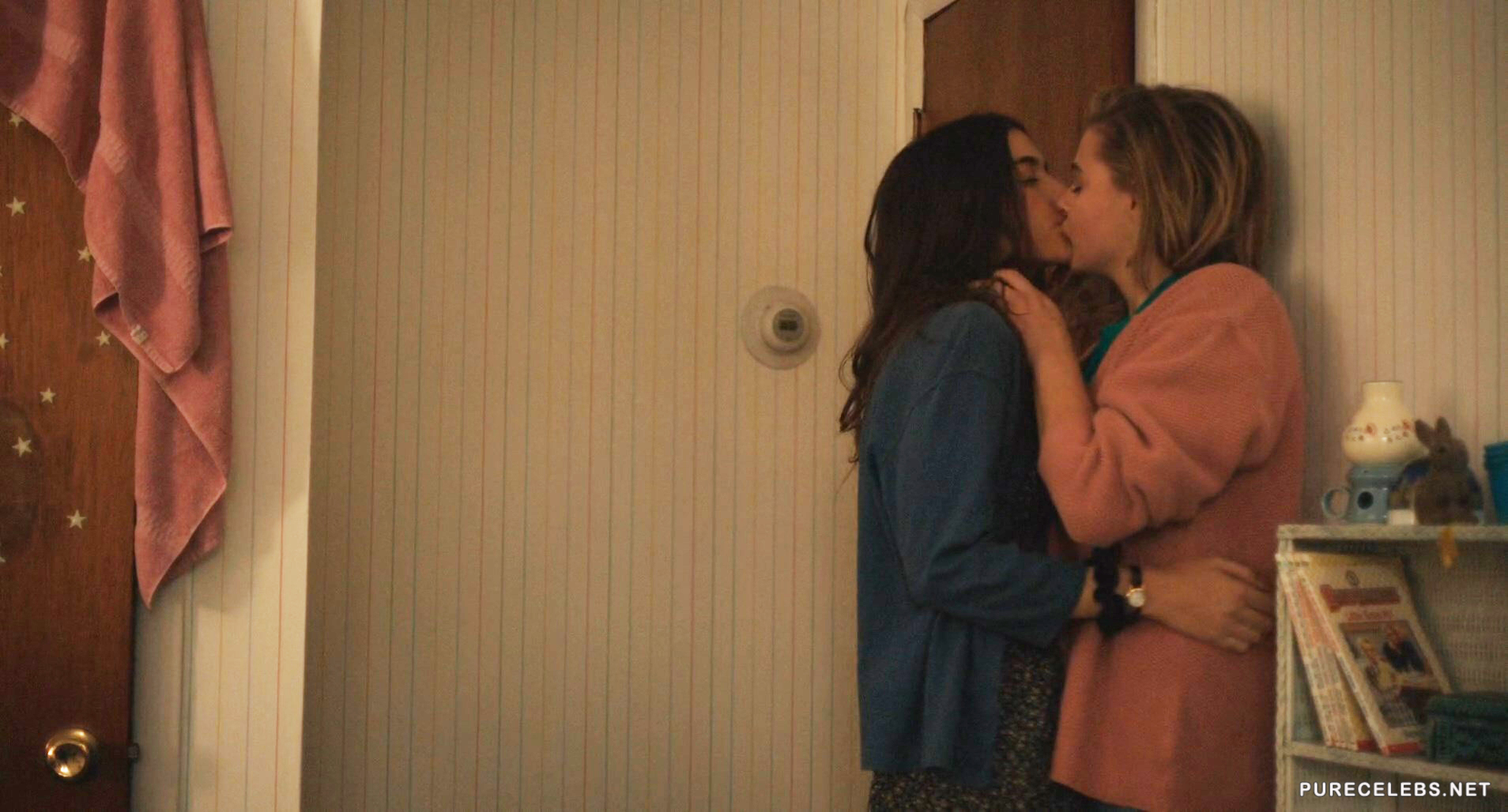 Chloe Grace Moretz & Quinn Shephard Nude Lesbian Sex Scene From The Mis...