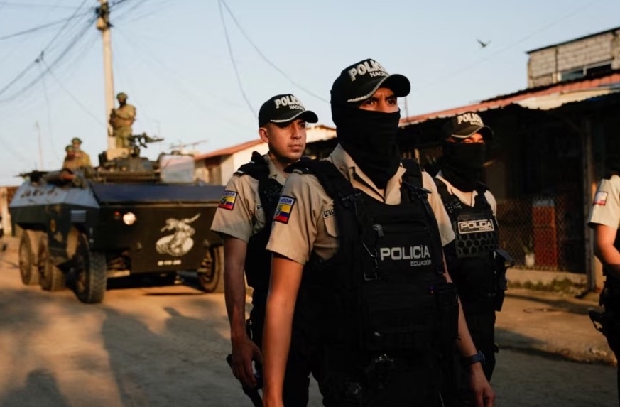 Ecuador decide suspender operaciones de aeropuerto de Guayaquil luego de disparos a avioneta