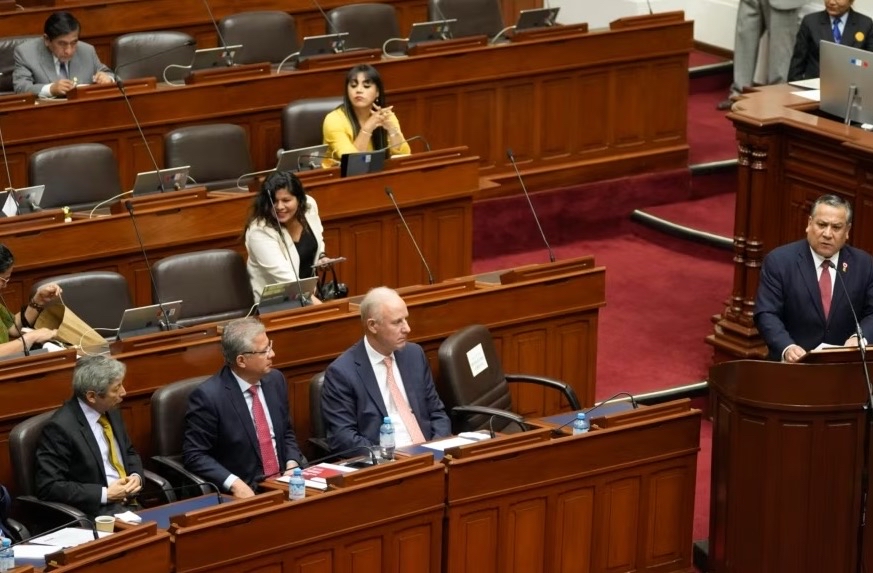 Congreso de Perú aprueba ley para que prescriban crímenes de lesa humanidad cometidos antes de 2002