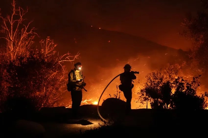 Incendio en Malibú obliga a evacuar a 20,000 personas, incluyendo celebridades como Dick Van Dyke y Cher