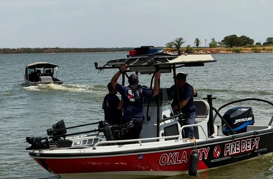 Equipos de rescate recuperan el cuerpo de un hombre ahogado en el lago Stanley Draper en Oklahoma City