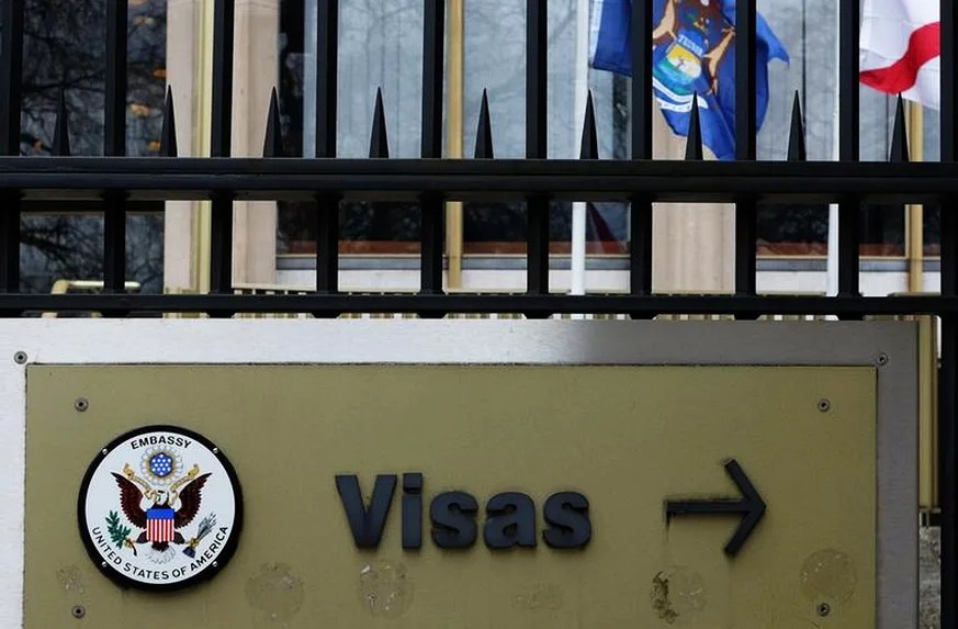 Estados Unidos suspende a nivel mundial las citas para tramitar visas de inmigración