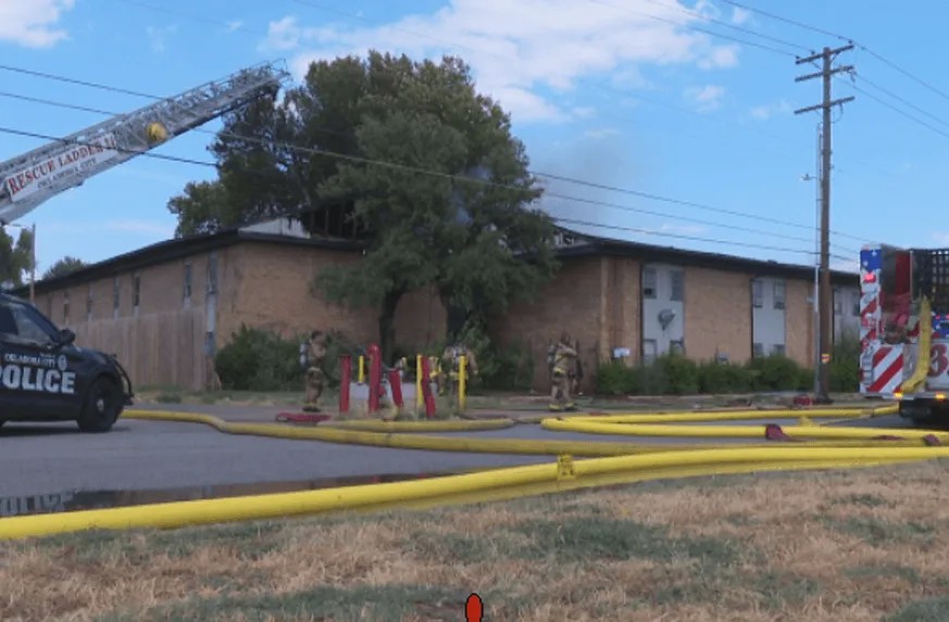 Incendio sospechoso en Oklahoma City destruye tres edificios de apartamentos y desplaza a varias familias